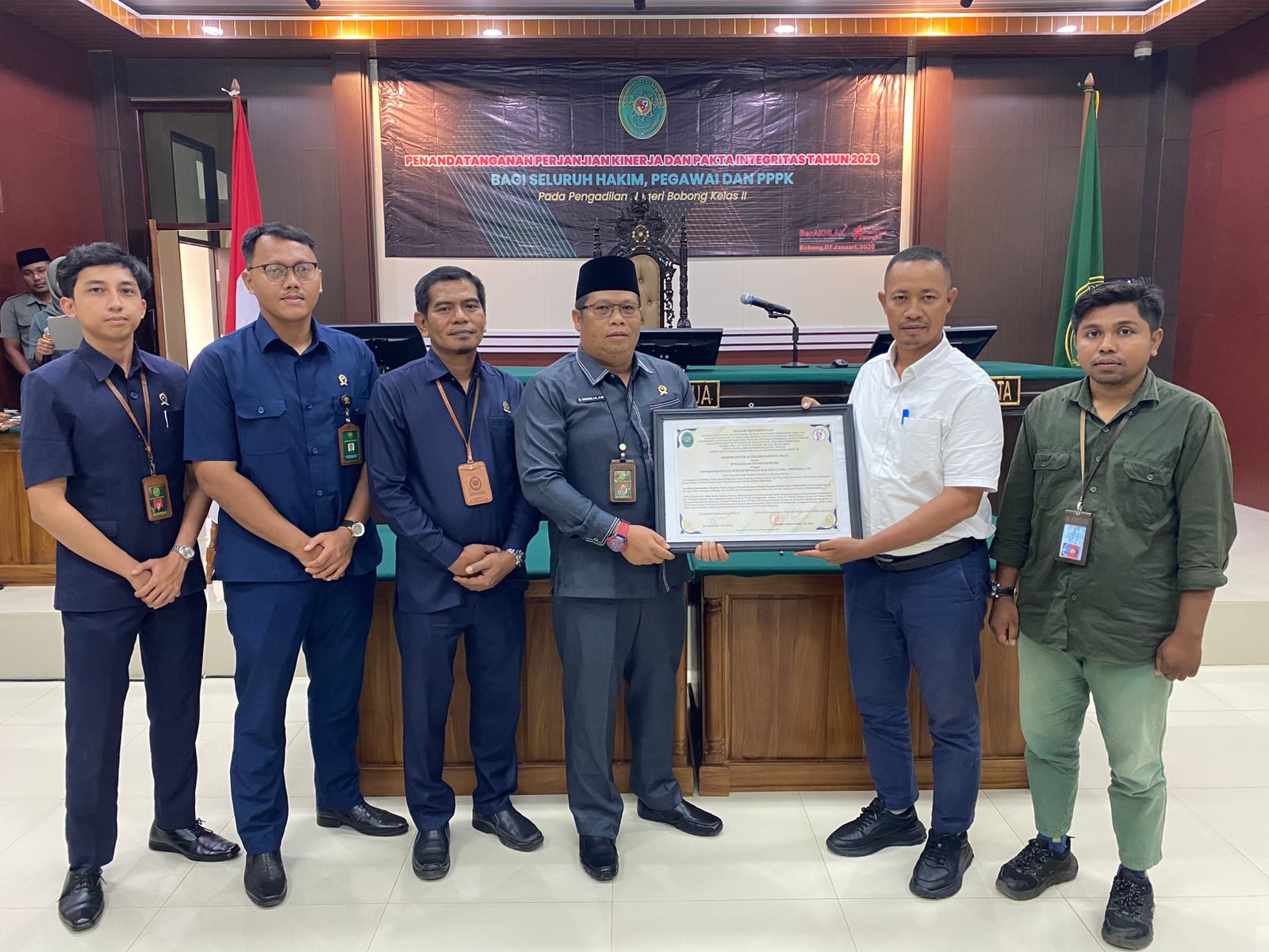 Penandatanganan dan Penyerahan MEMORANDUM of UNDERSTANDING (MoU) Layanan Hukum  (Posbakum) pada Pengadilan Negeri Bobong